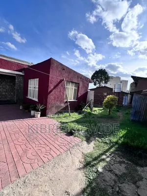 የሚሸጥ ለኮሜርሻል እሚሆን 1200 ካሬ