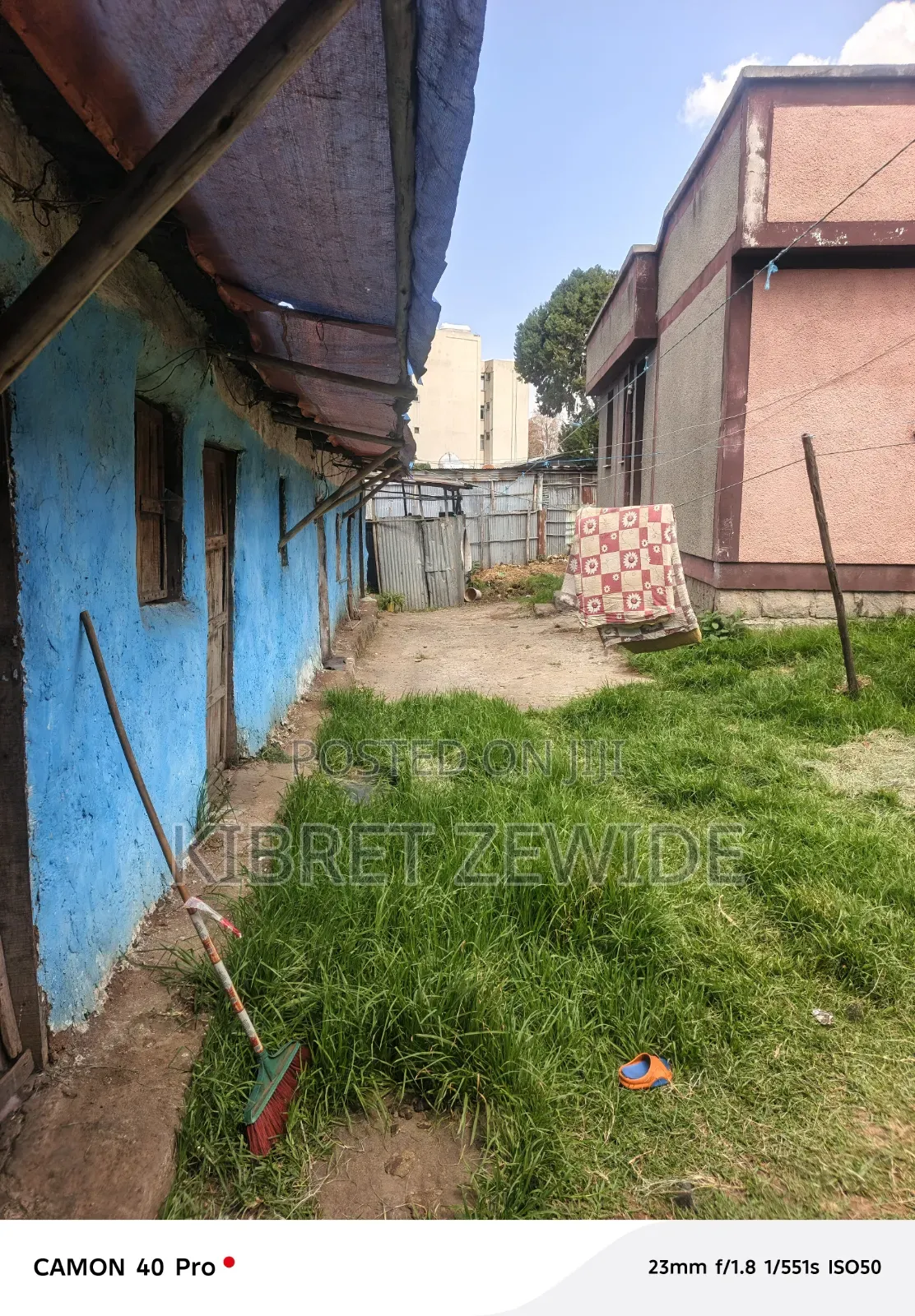 የሚሸጥ ለኮሜርሻል እሚሆን 1200 ካሬ