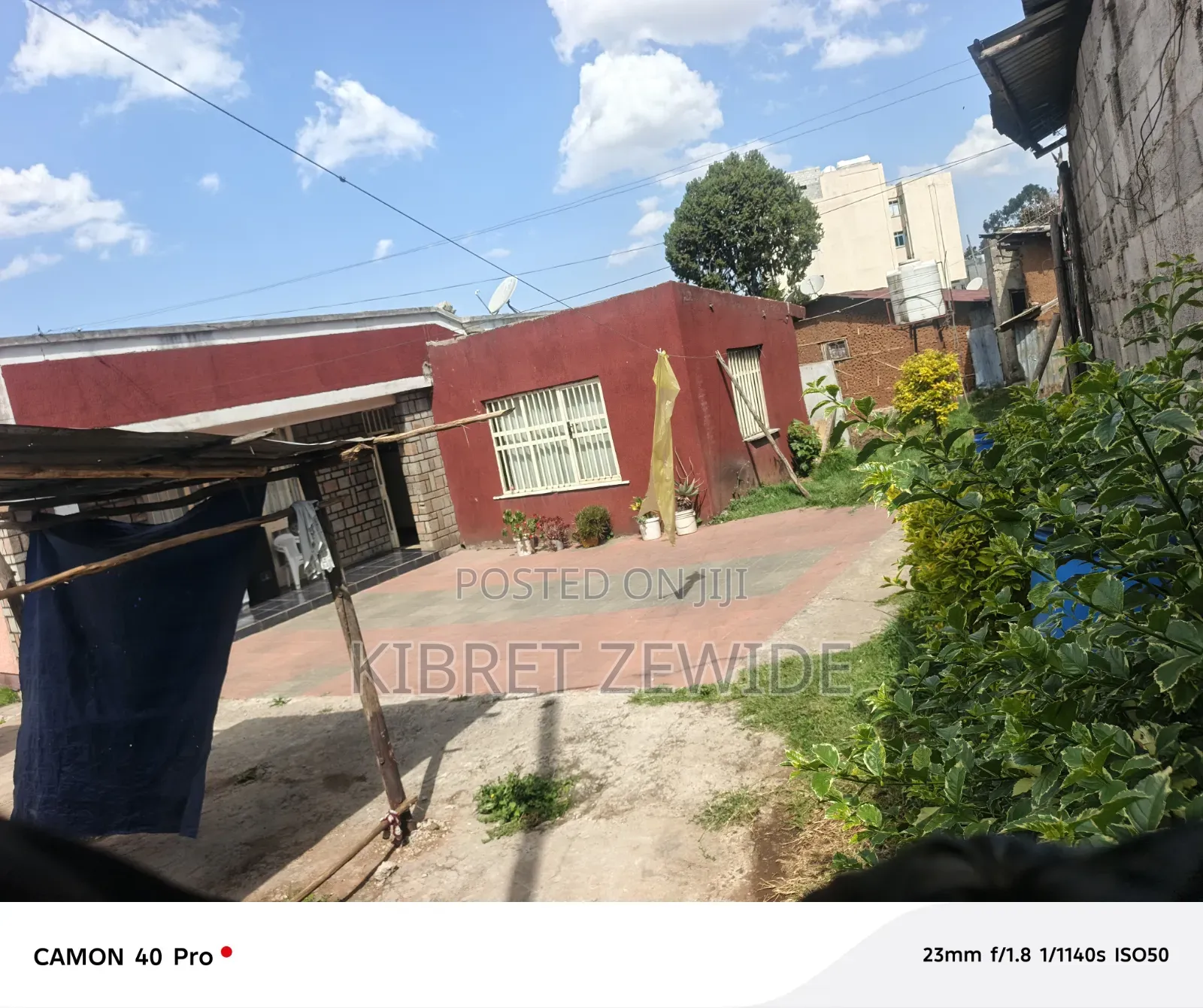 የሚሸጥ ለኮሜርሻል እሚሆን 1200 ካሬ