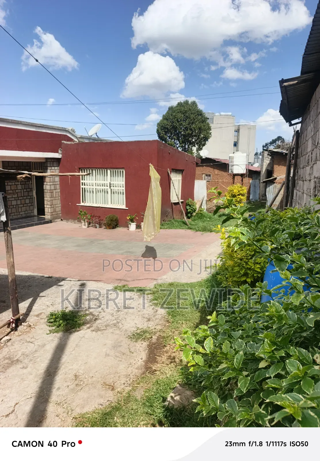 የሚሸጥ ለኮሜርሻል እሚሆን 1200 ካሬ