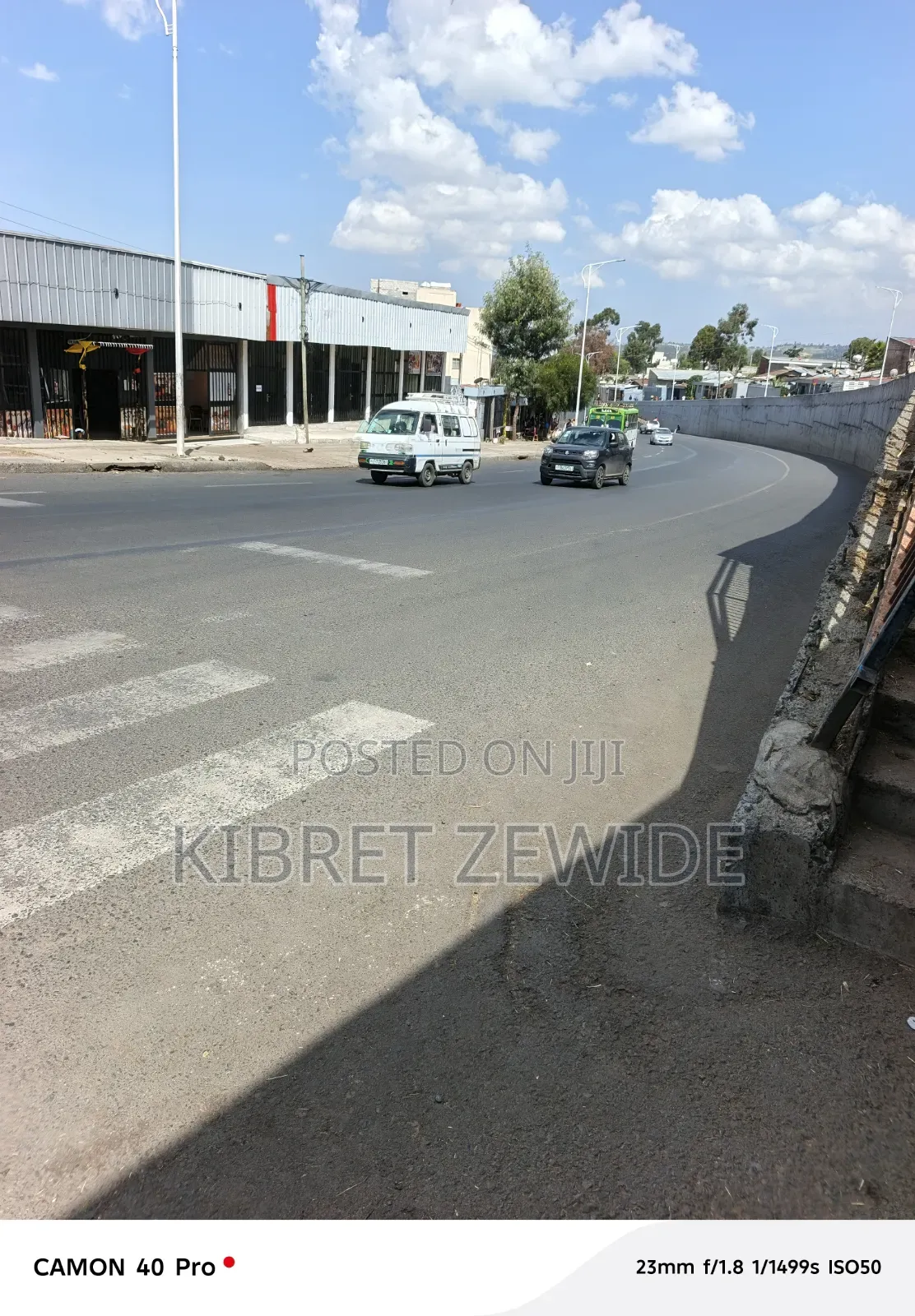 የሚሸጥ ለኮሜርሻል እሚሆን 1200 ካሬ