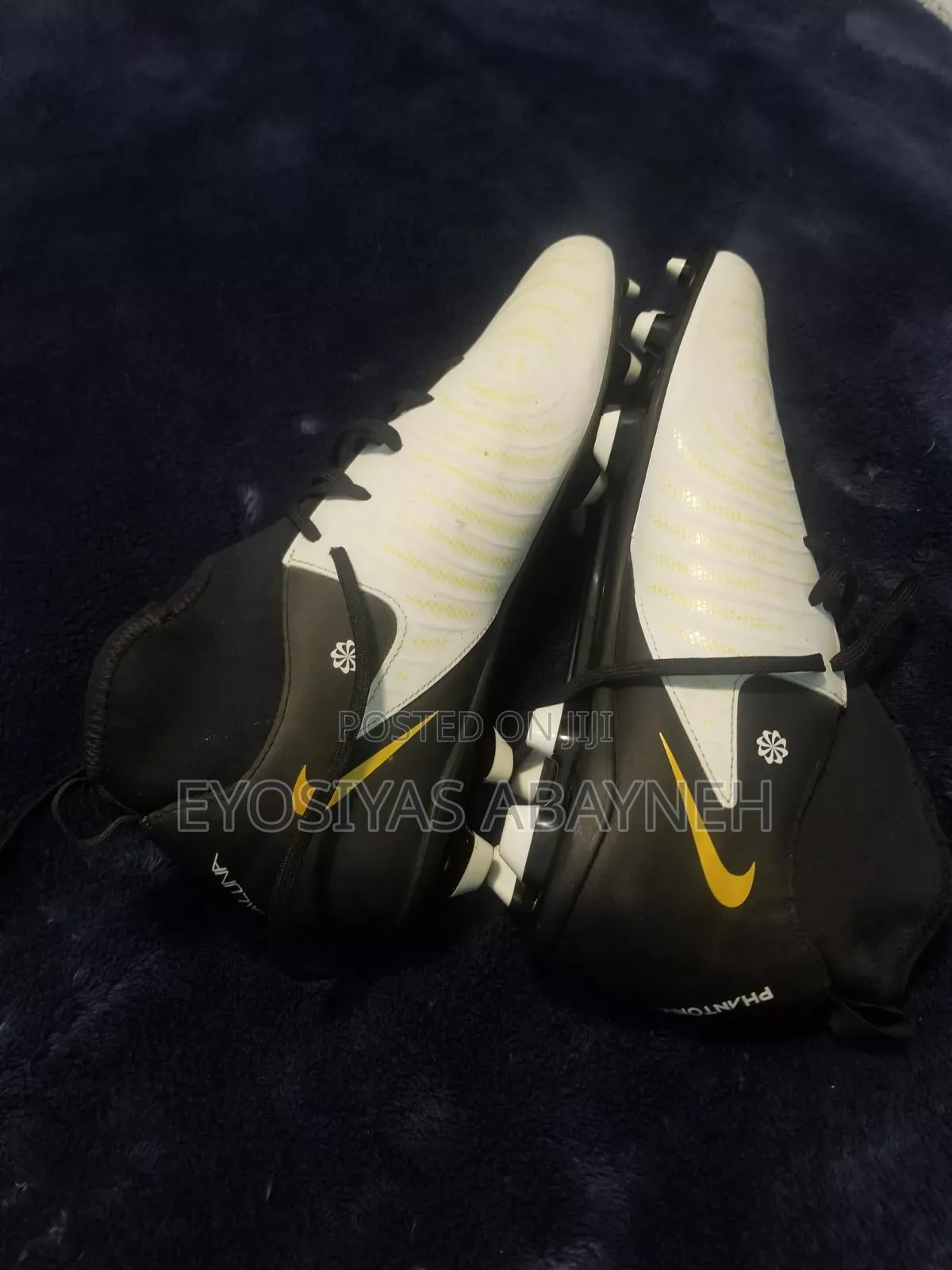 Nike Phantom Luna 2 Club Soccer