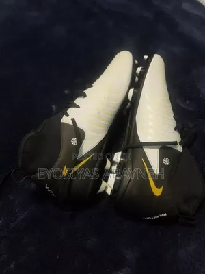 Nike Phantom Luna 2 Club Soccer