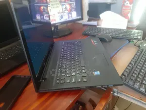Laptop Lenovo 4GB Intel Core i3 HDD 1T