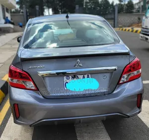 Mitsubishi Attrage 2022 Silver