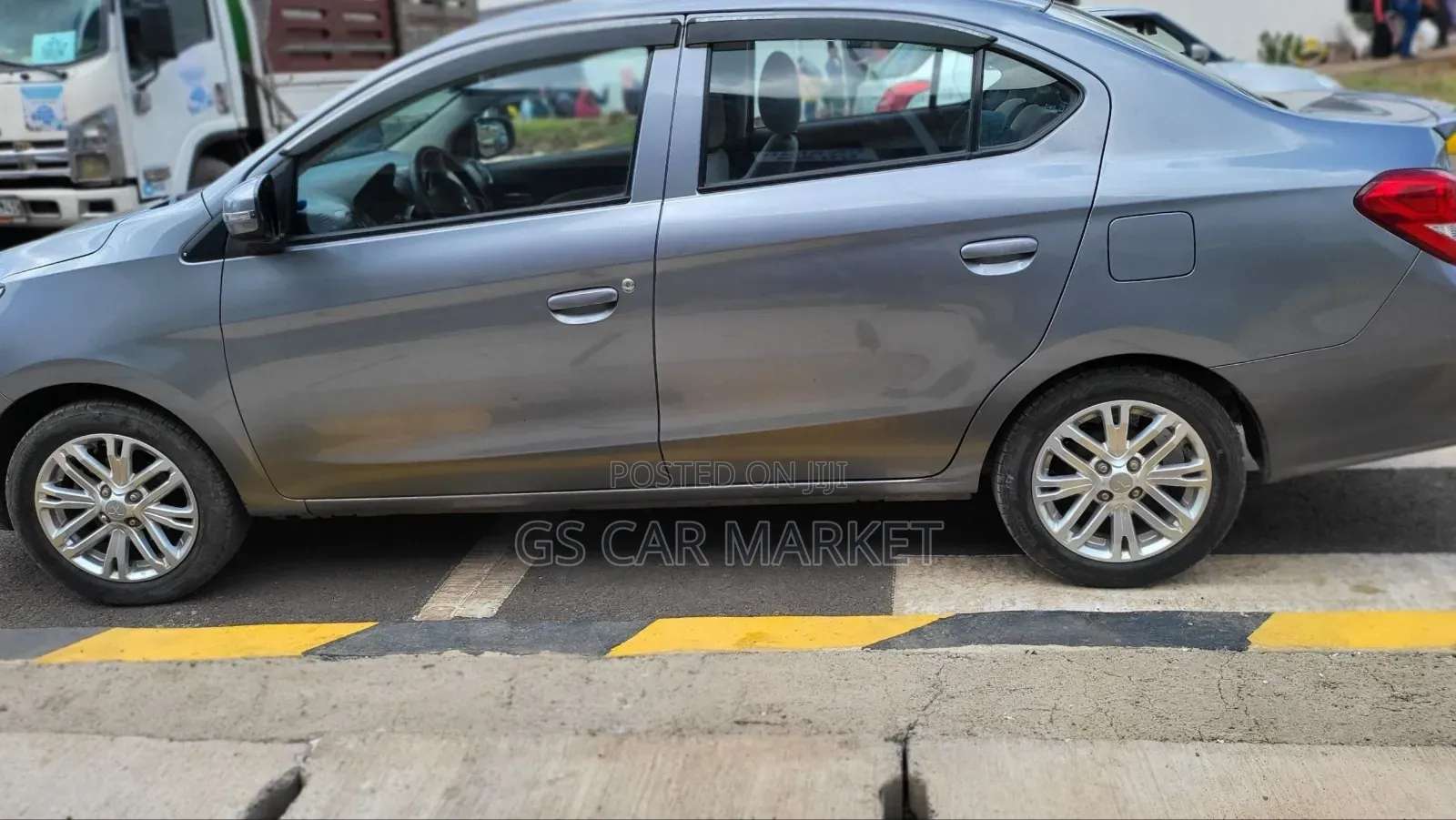 Mitsubishi Attrage 2022 Silver