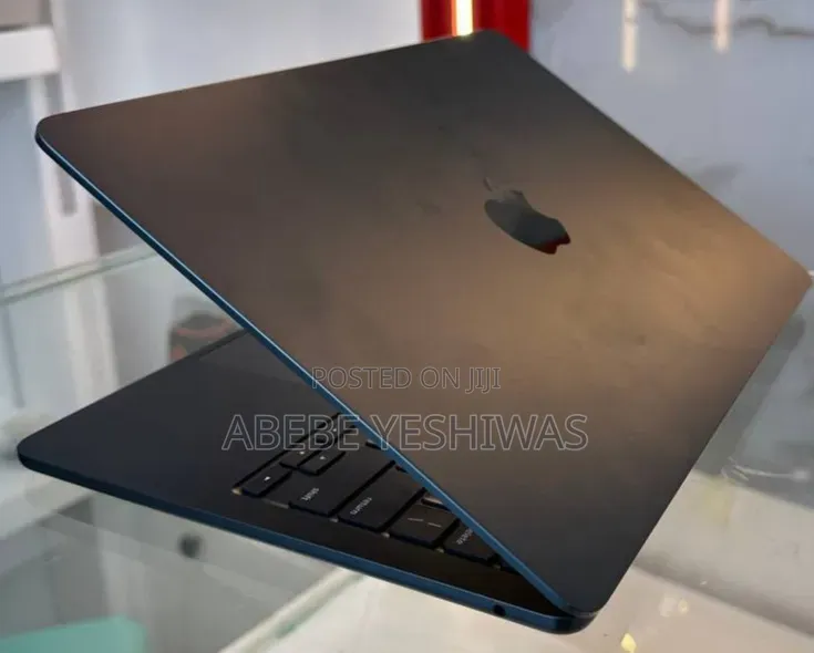 New Laptop Apple MacBook Air 2024 M3 16GB Apple M3 SSD 512GB