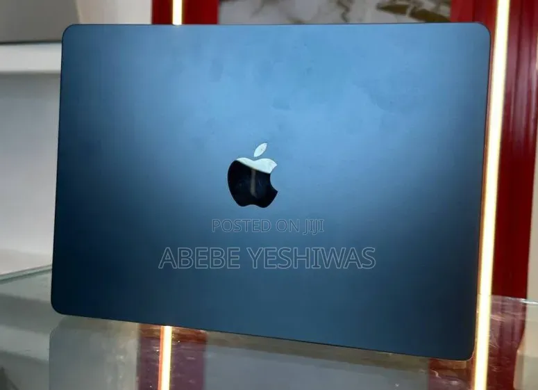 New Laptop Apple MacBook Air 2024 M3 16GB Apple M3 SSD 512GB