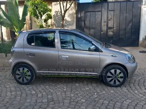 Toyota Vitz 1.0 FWD 3dr 2001 Gray