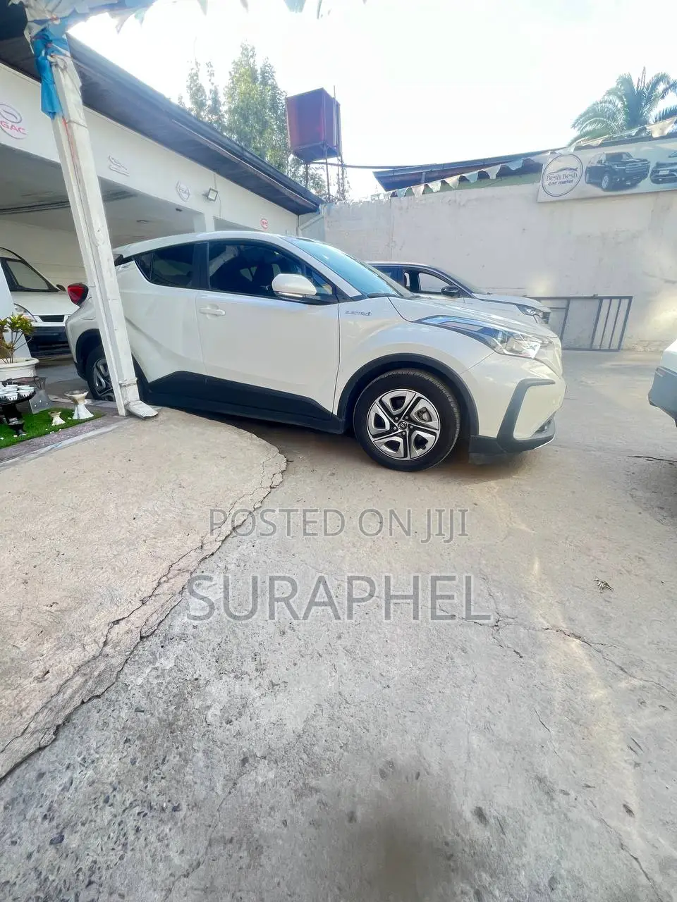 Toyota C-HR XLE 2022 White