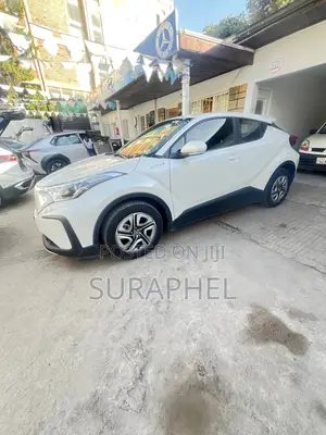 Toyota C-HR XLE 2022 White