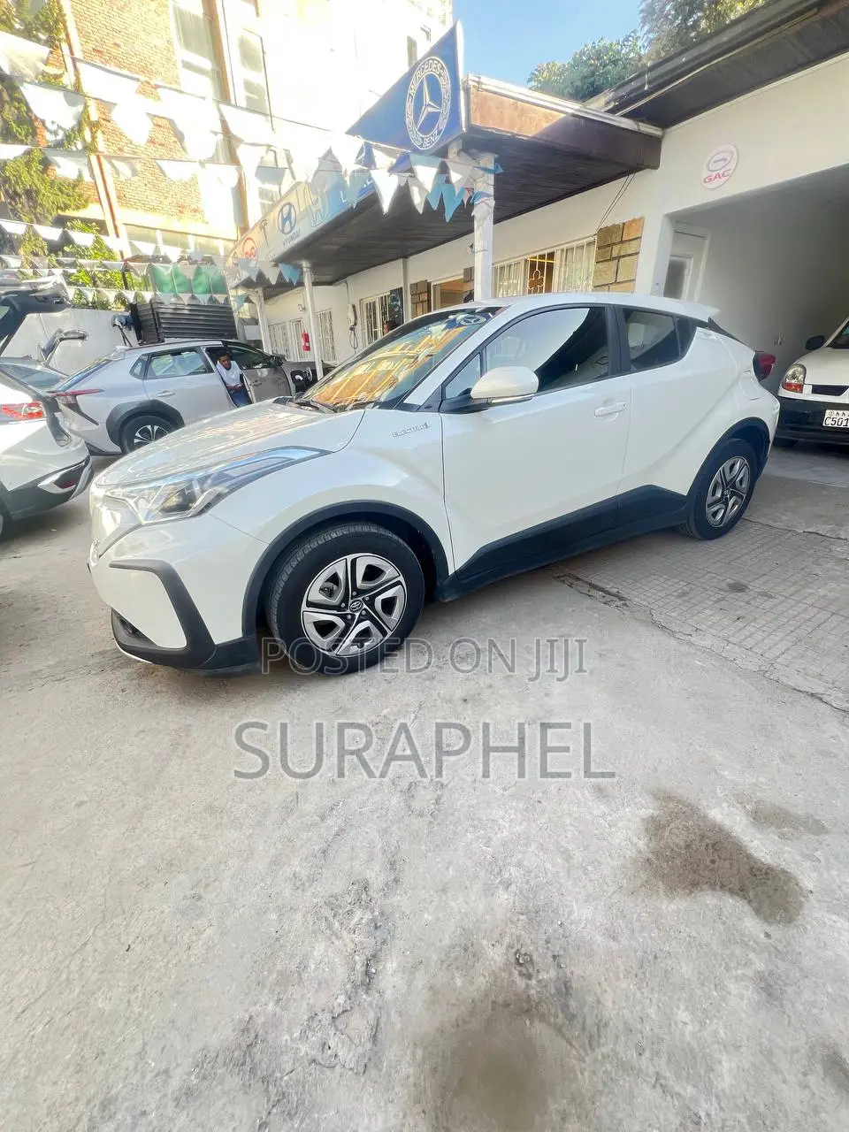 Toyota C-HR XLE 2022 White