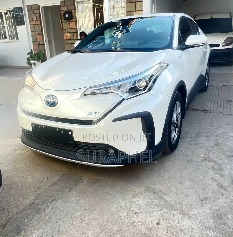 Toyota C-HR XLE 2022 White