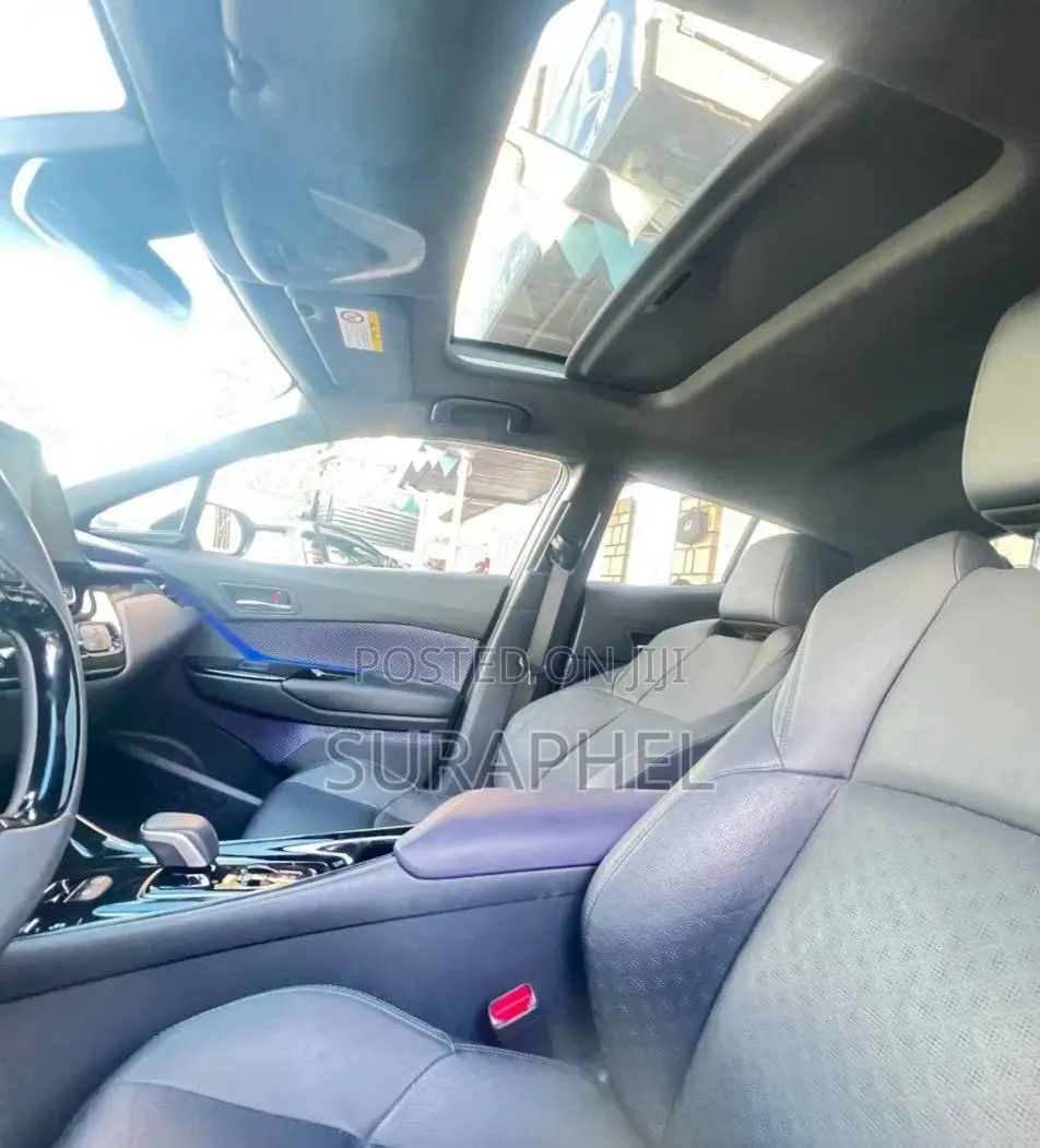 Toyota C-HR XLE 2022 White