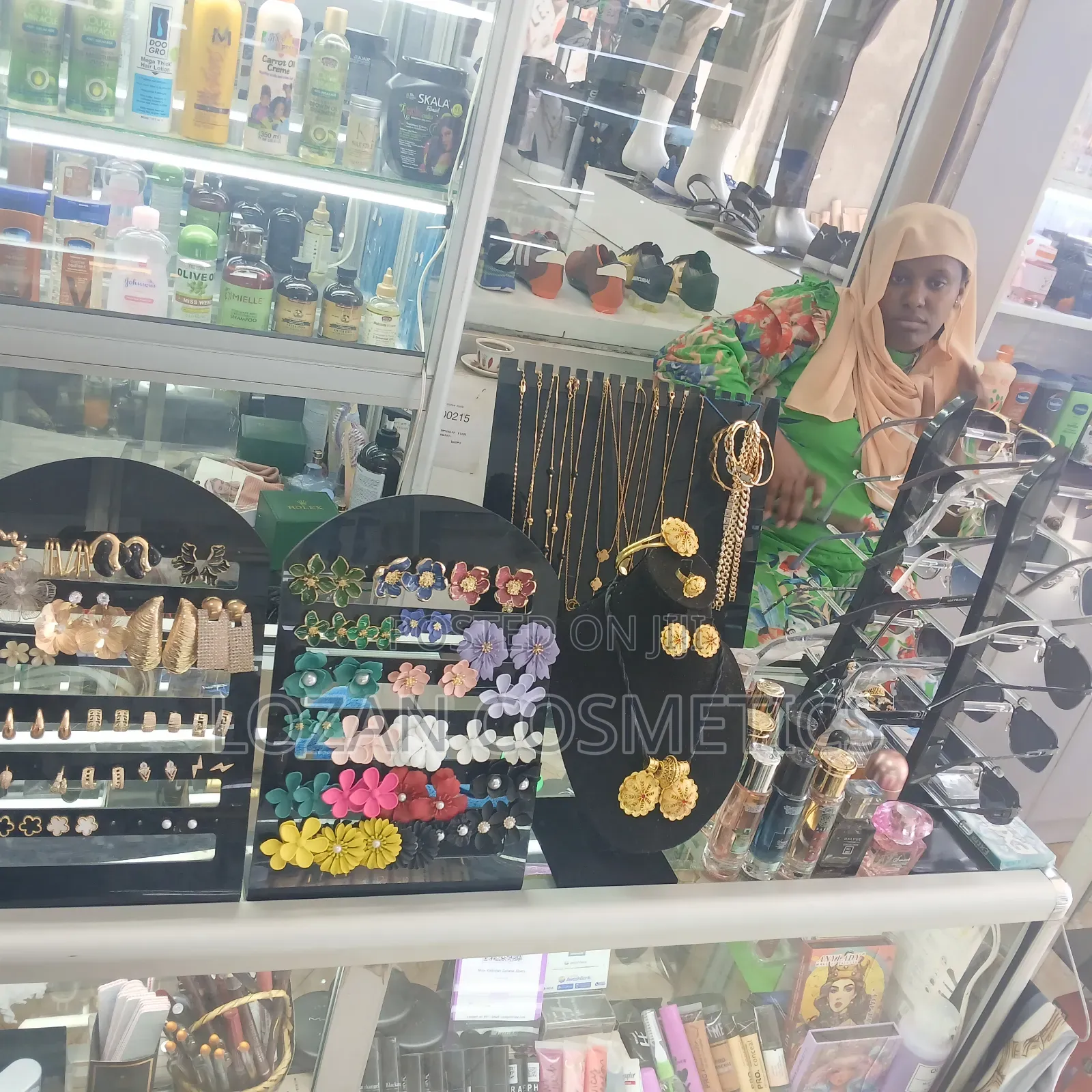 የኮስሞቲክስ ቁልፍ ሽያጭ Display