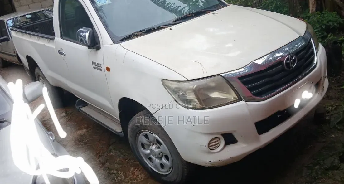 Toyota Hilux 2011 White