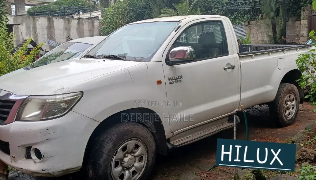 Toyota Hilux 2011 White