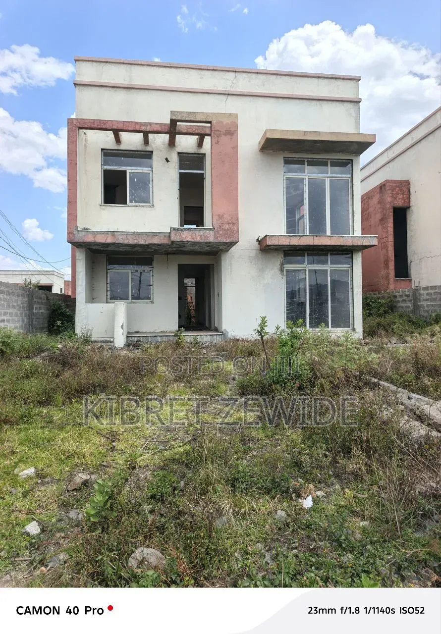 6bdrm Farm House in Kibert Zewdie, Yeka for sale