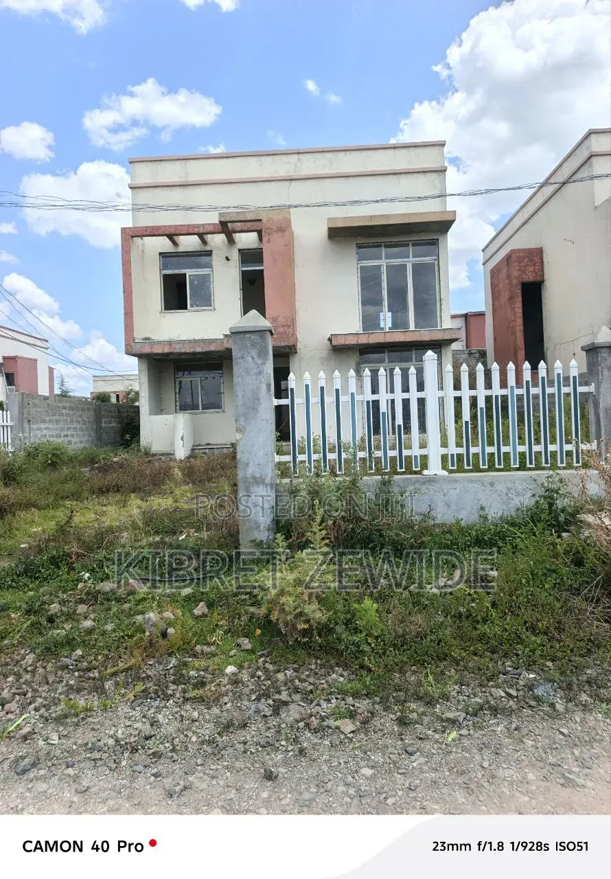 6bdrm Farm House in Kibert Zewdie, Yeka for sale