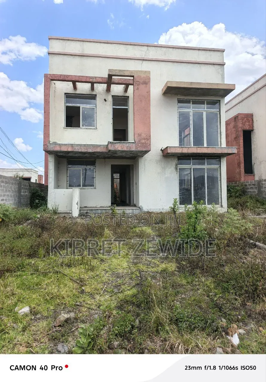 6bdrm Farm House in Kibert Zewdie, Yeka for sale