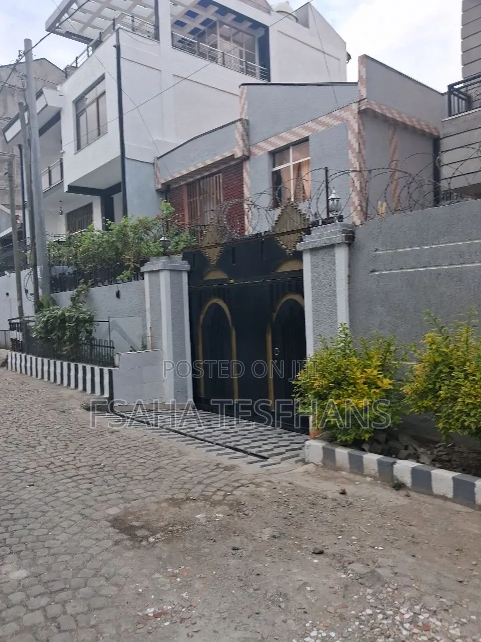 5bdrm House in House, Bole for rent