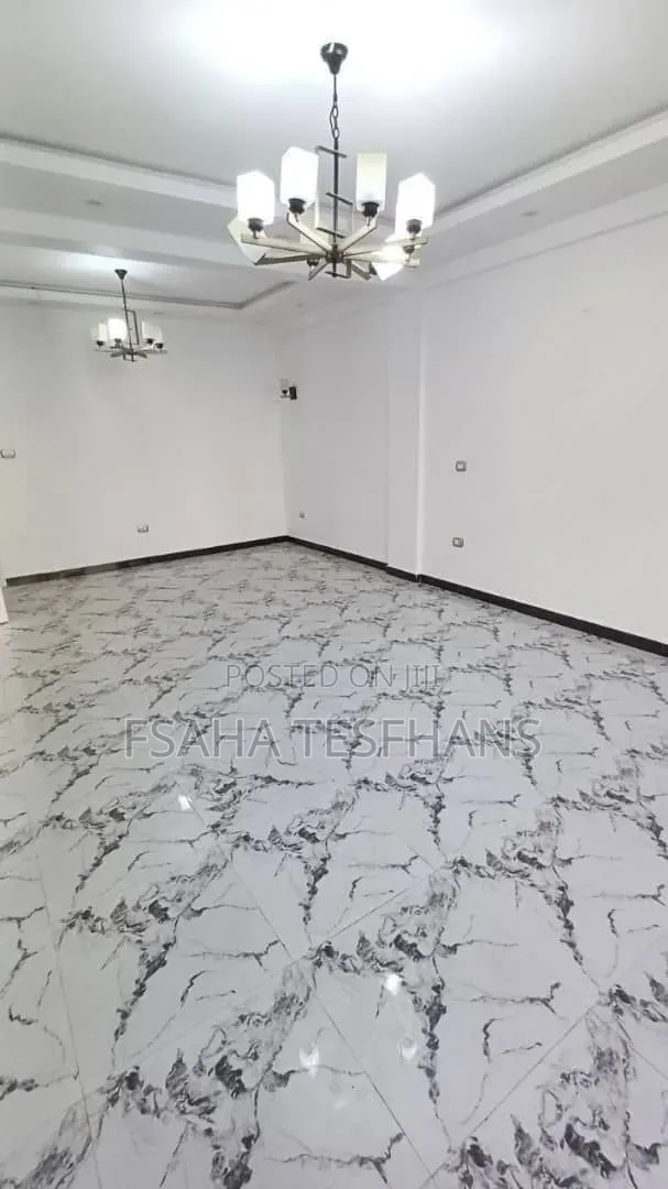 5bdrm House in House, Bole for rent