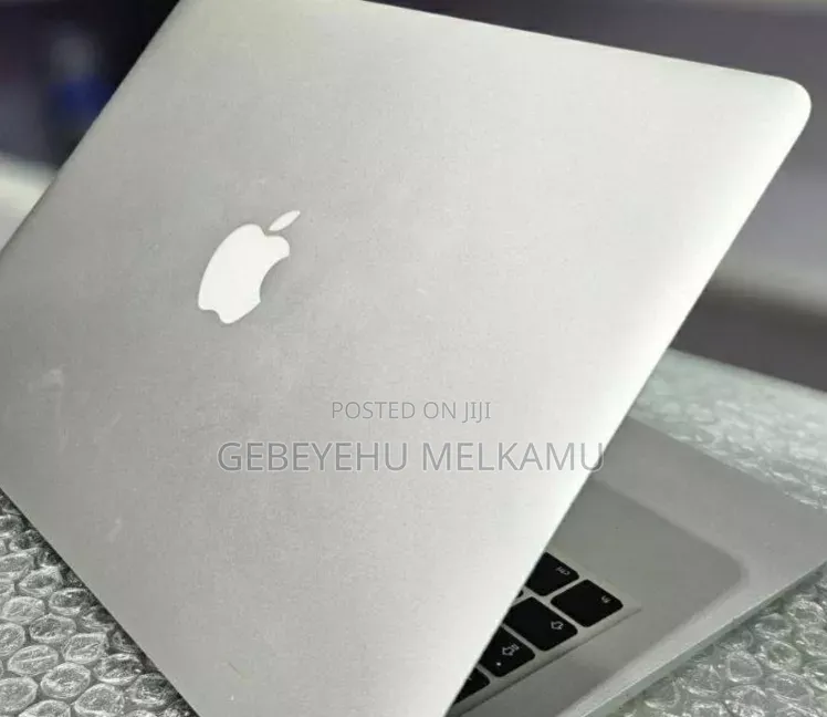 New Laptop Apple MacBook Pro 2017 8GB Intel Core i7 SSD 512GB