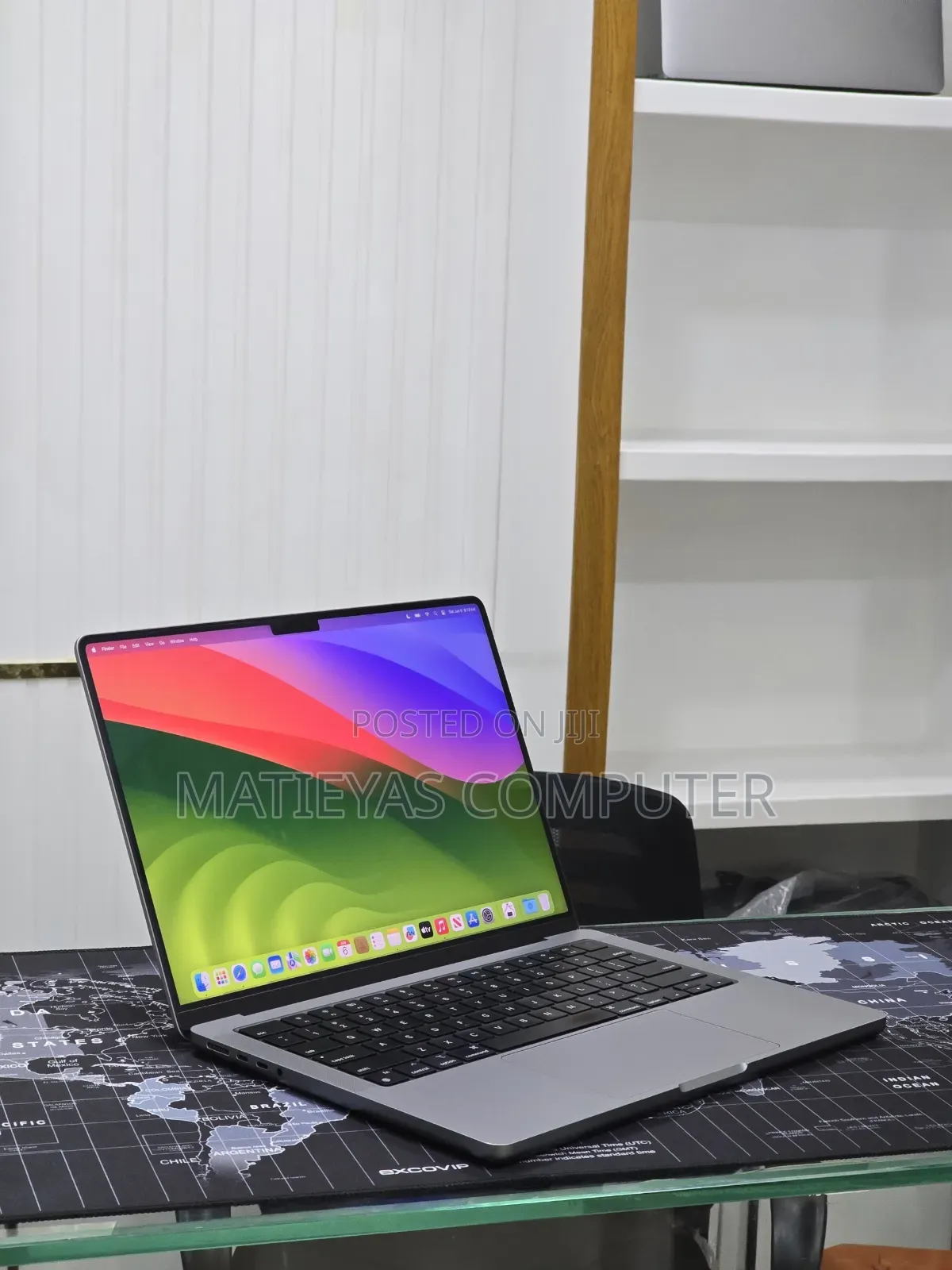 New Laptop Apple MacBook Pro 2023 M3 8GB Apple M3 Pro SSD 512GB