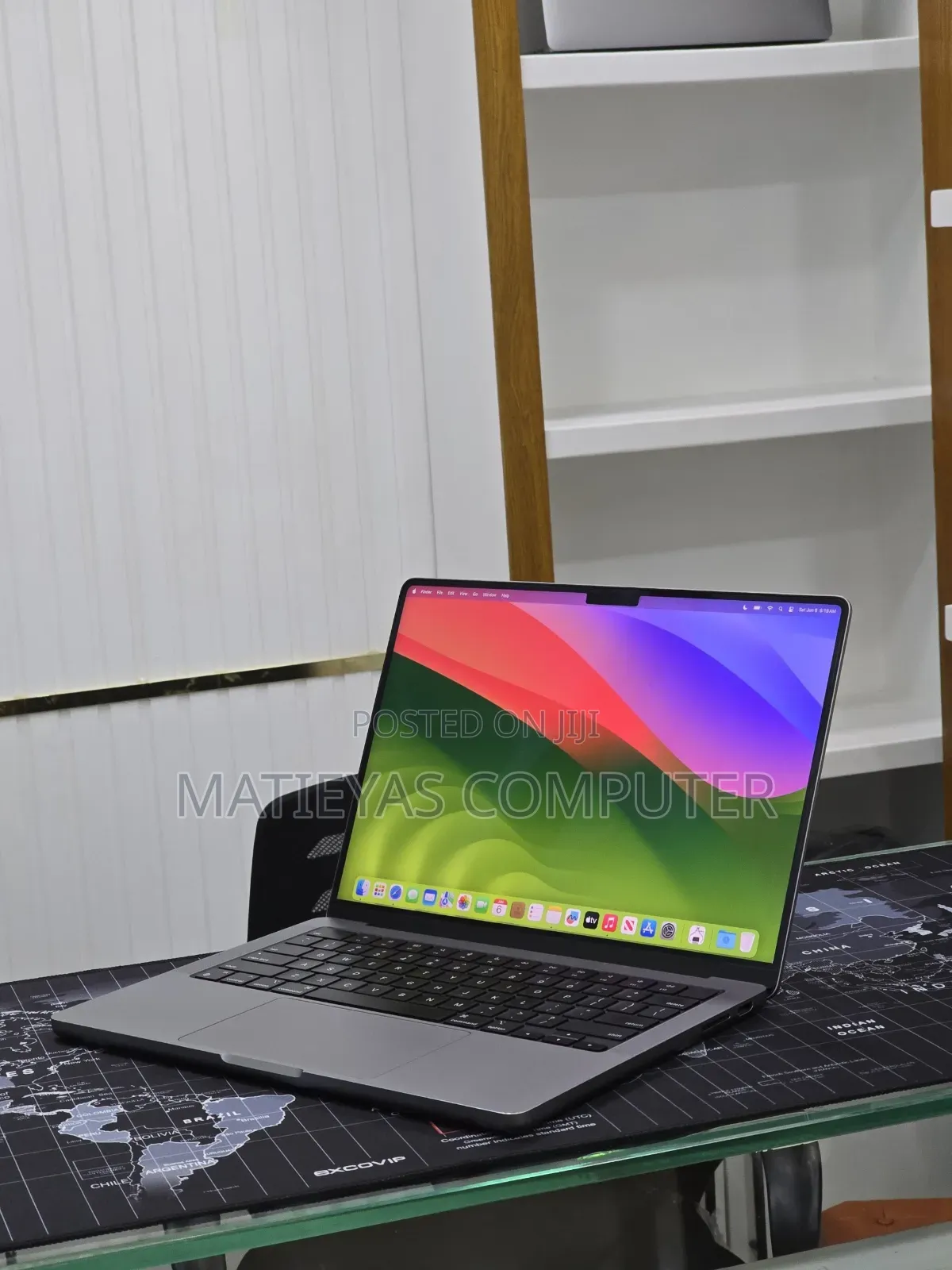 New Laptop Apple MacBook Pro 2023 M3 8GB Apple M3 Pro SSD 512GB