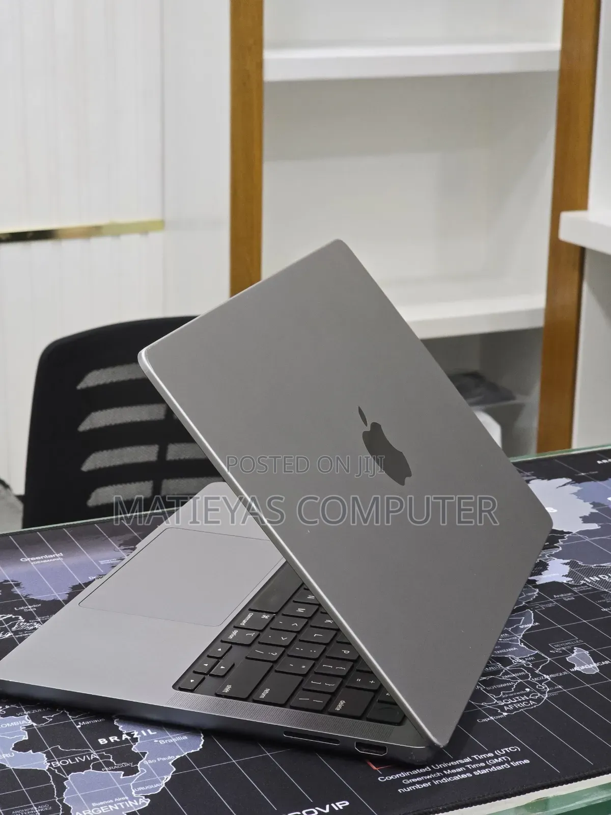 New Laptop Apple MacBook Pro 2023 M3 8GB Apple M3 Pro SSD 512GB