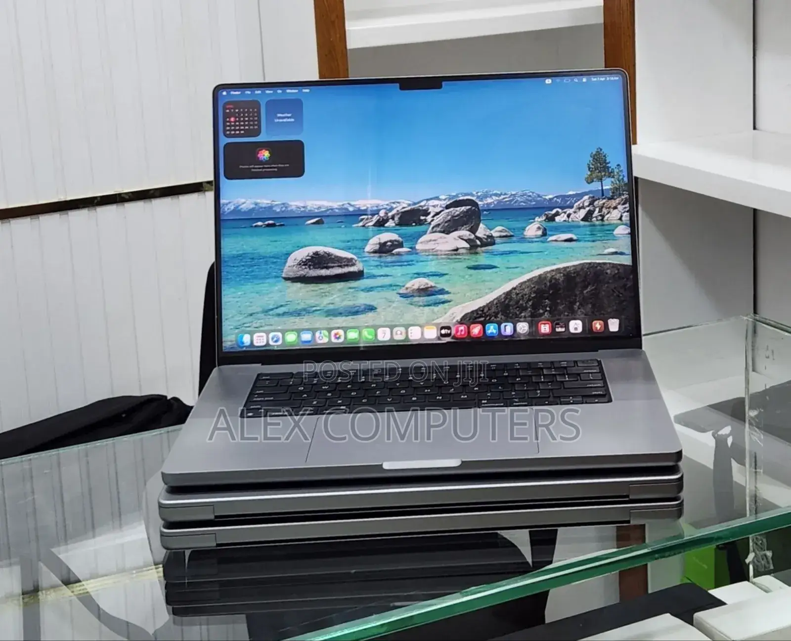 New Laptop Apple MacBook 32GB Apple M1 Pro SSD 512GB