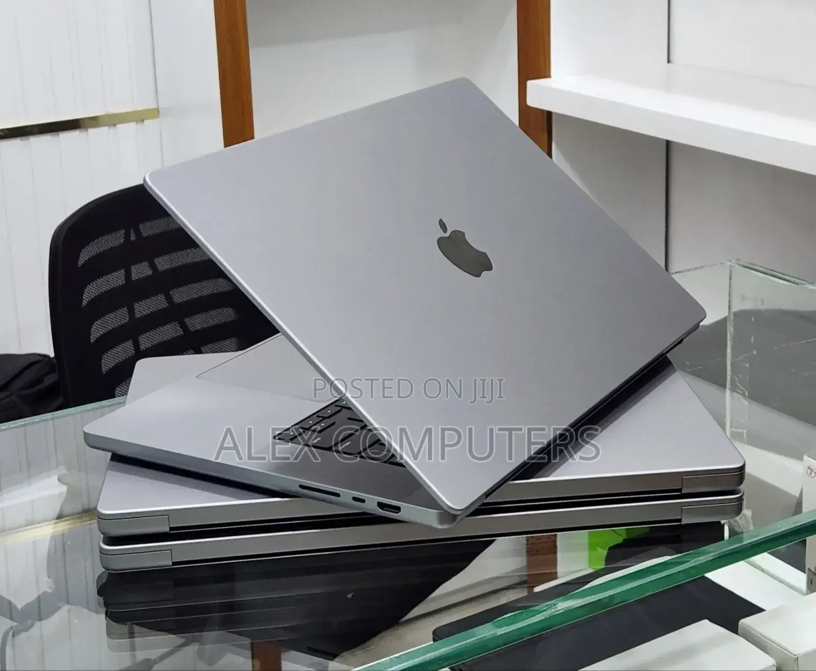 New Laptop Apple MacBook 32GB Apple M1 Pro SSD 512GB