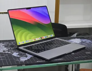 New Laptop Apple MacBook 8GB Apple M3 Pro SSD 512GB