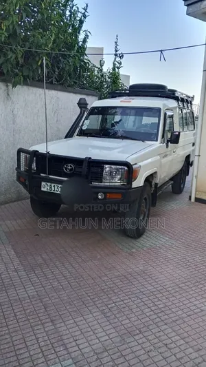 Toyota Land Cruiser 2009 White
