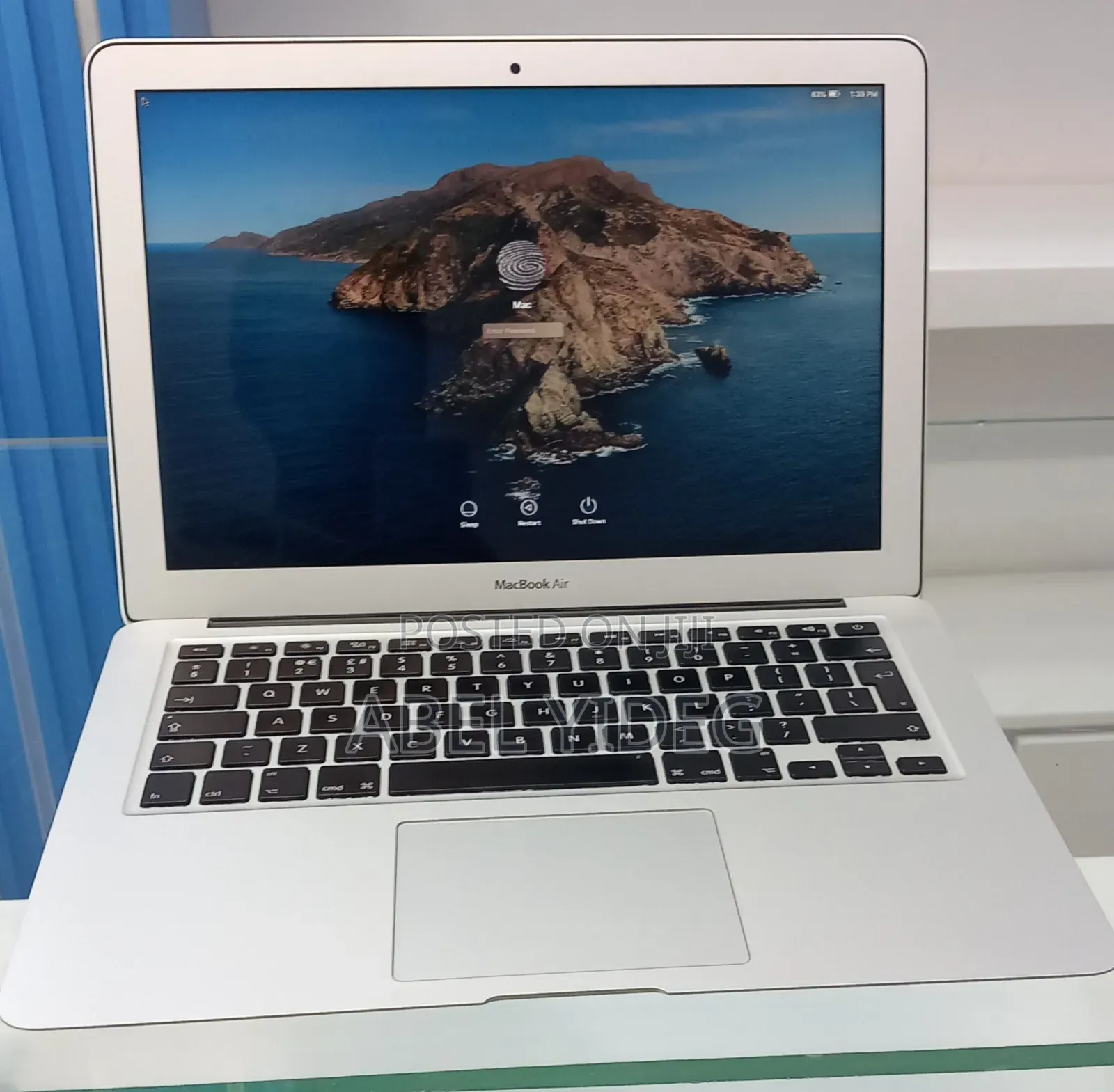 New Laptop Apple MacBook Air 2017 8GB Intel Core i5 SSD 128GB
