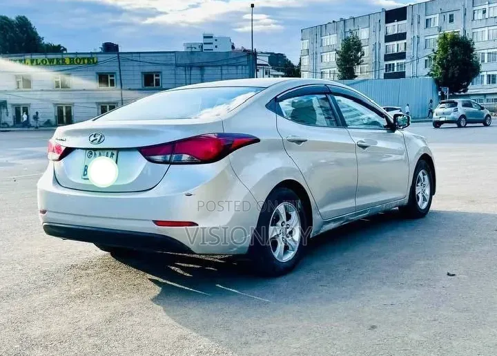 Hyundai Elantra 2015 Silver