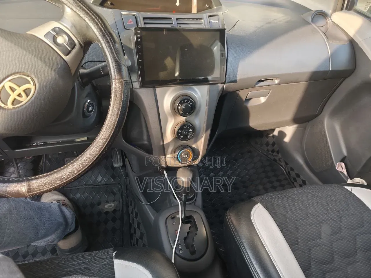 Toyota Yaris 2010 Gray