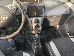 Toyota Yaris 2010 Gray