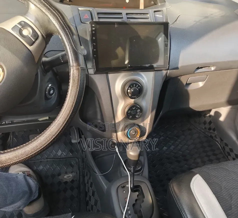 Toyota Yaris 2010 Gray