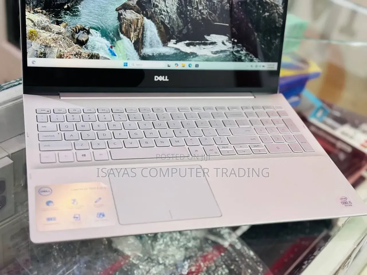 New Laptop Dell Inspiron 15 8GB Intel Core i5 SSD 256GB