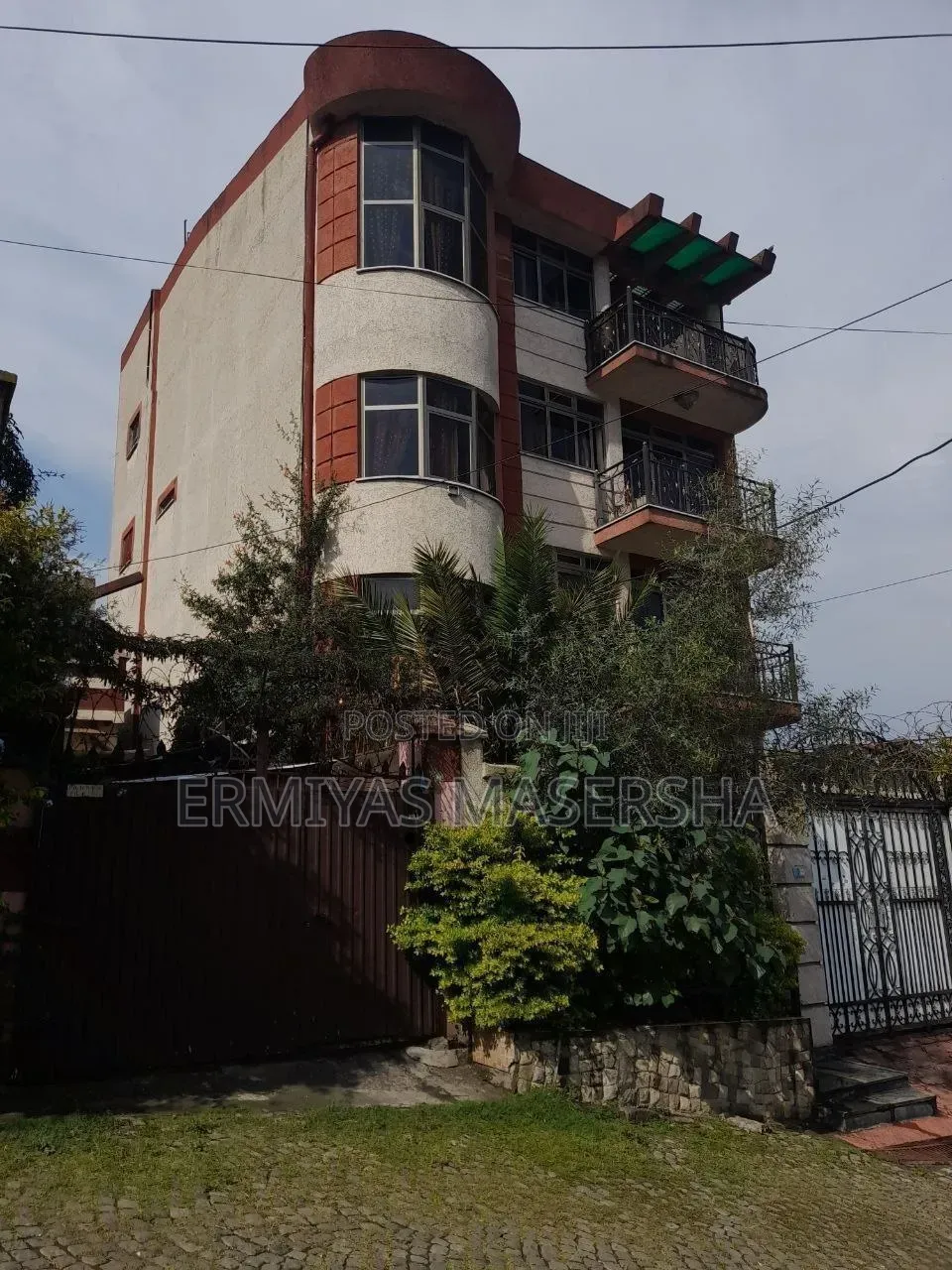 Furnished 9bdrm House in Yeka for sale