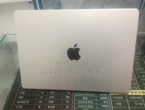 New Laptop Apple MacBook 32GB Apple M1 Pro SSD 512GB