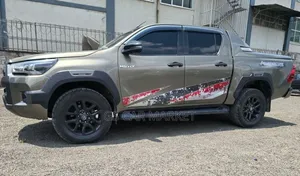 Toyota Hilux 2022 Gray