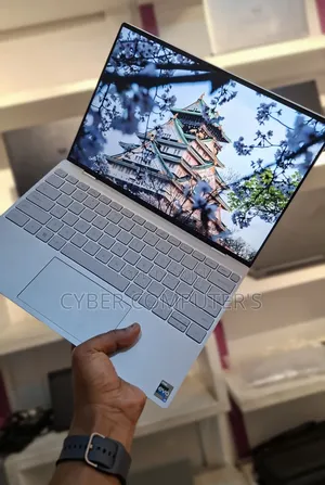 New Laptop Dell XPS 13 8GB Intel Core i5 SSD 256GB