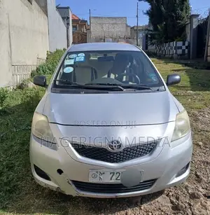 Toyota Yaris 2011 Silver