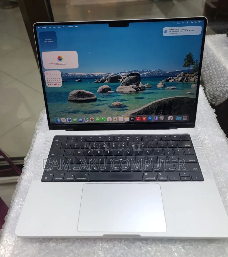 New Laptop Apple MacBook Pro 2021 M1 16GB Apple M1 Pro SSD 512GB