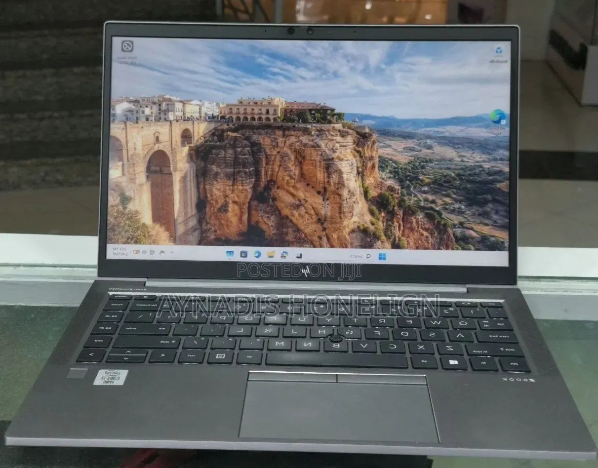 New Laptop HP ZBook Firefly 14 G7 16GB Intel Core i7 SSD 512GB