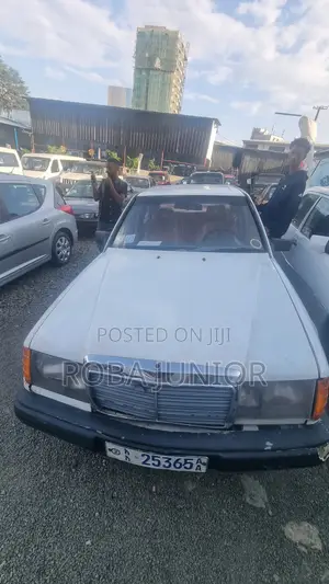 Mercedes-Benz C200 1988 White