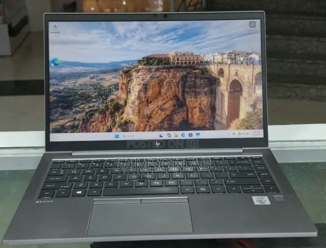 New Laptop HP ZBook Firefly 14 G7 16GB Intel Core i7 SSD 512GB