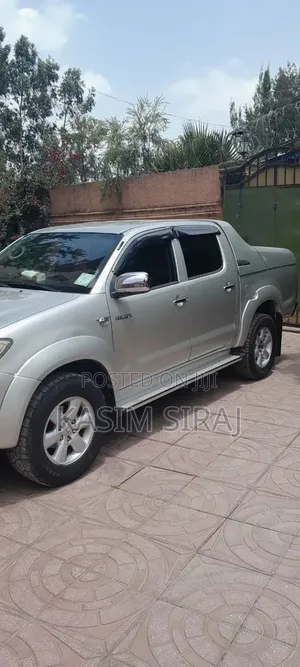 Toyota Hilux 2010 Silver